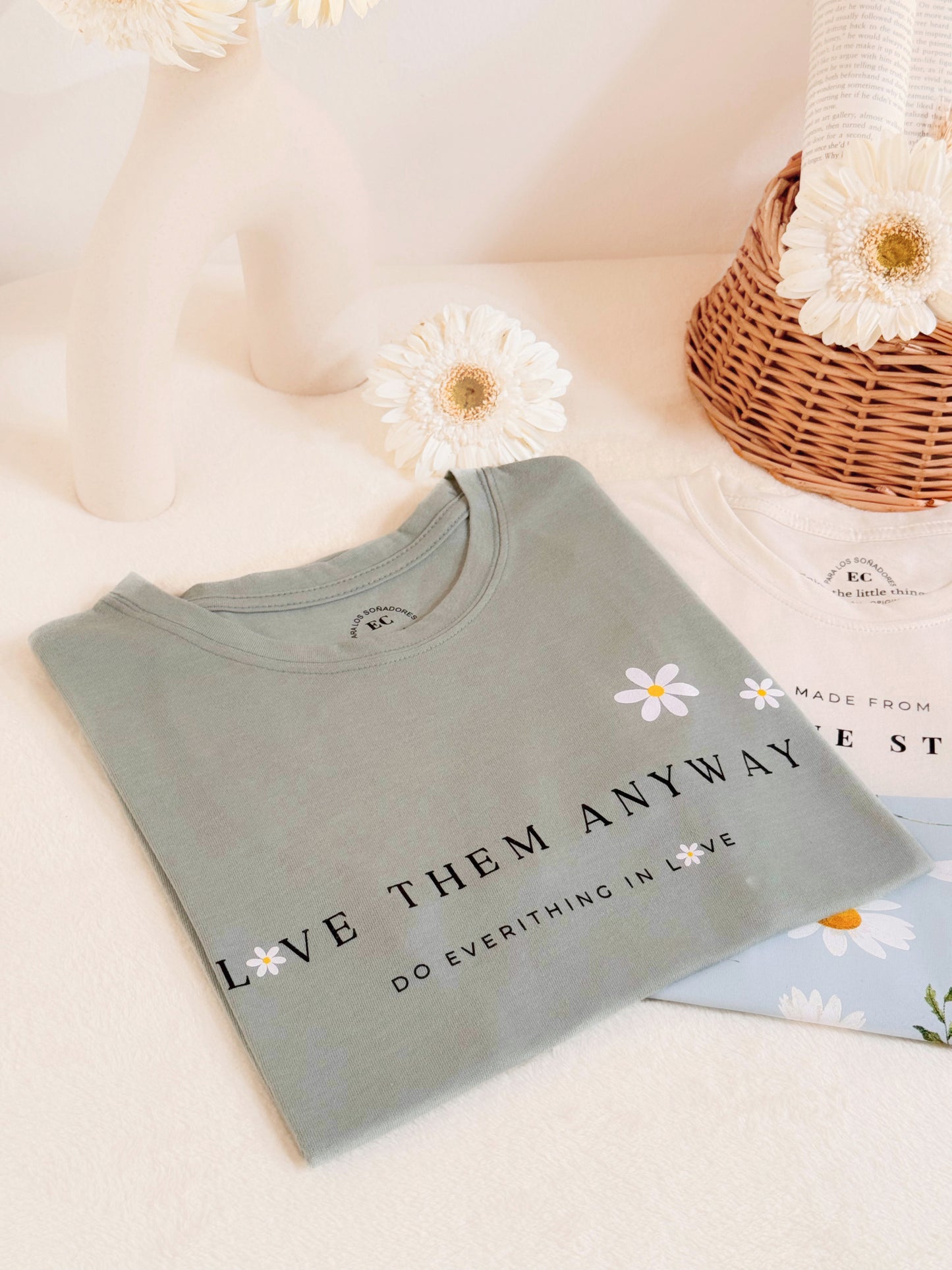 Haz todo con amor. Blusa de algodón tipo T-shirt especial.