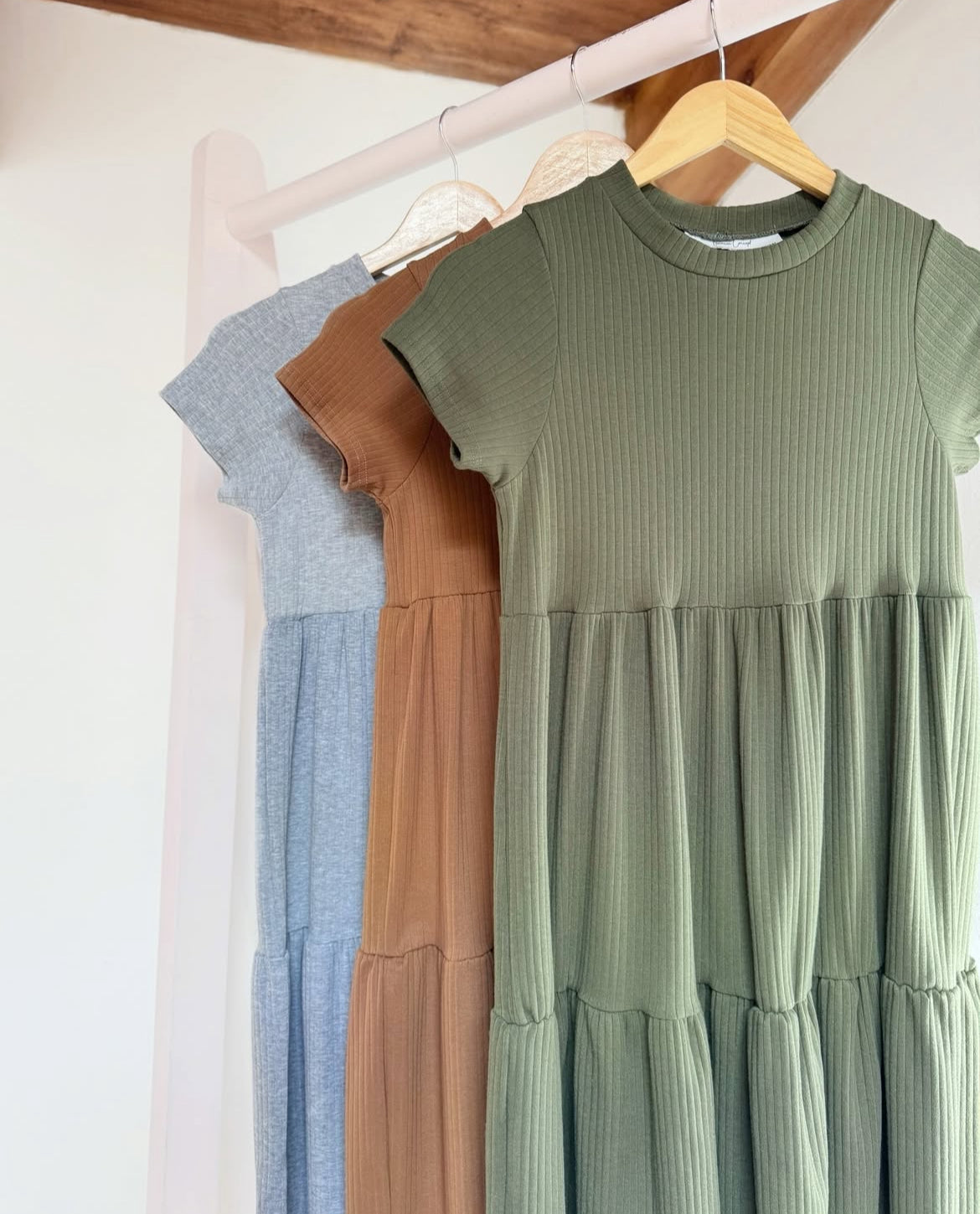 Cálido vestido de algodón, corto. Diferentes tonalidades.