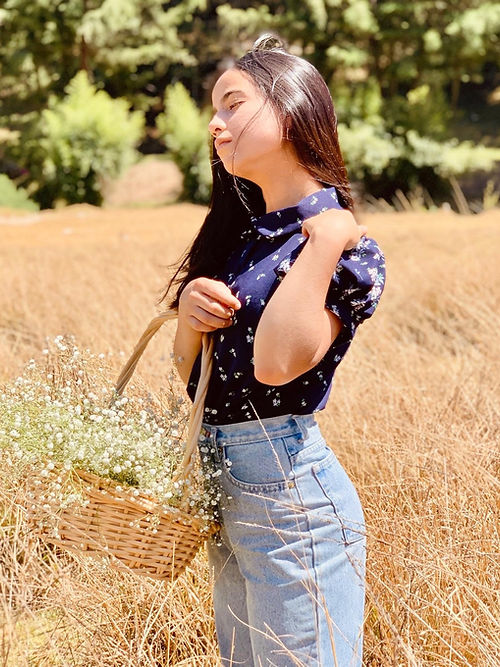 Pantalón estilo Mom Jeans de mezclilla, celeste nevado.
