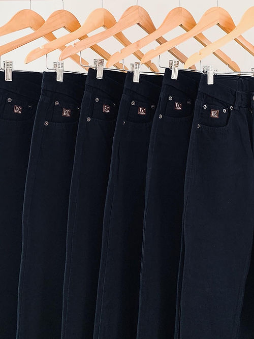Pantalón estilo Mom Jeans, de mezclilla, Negro