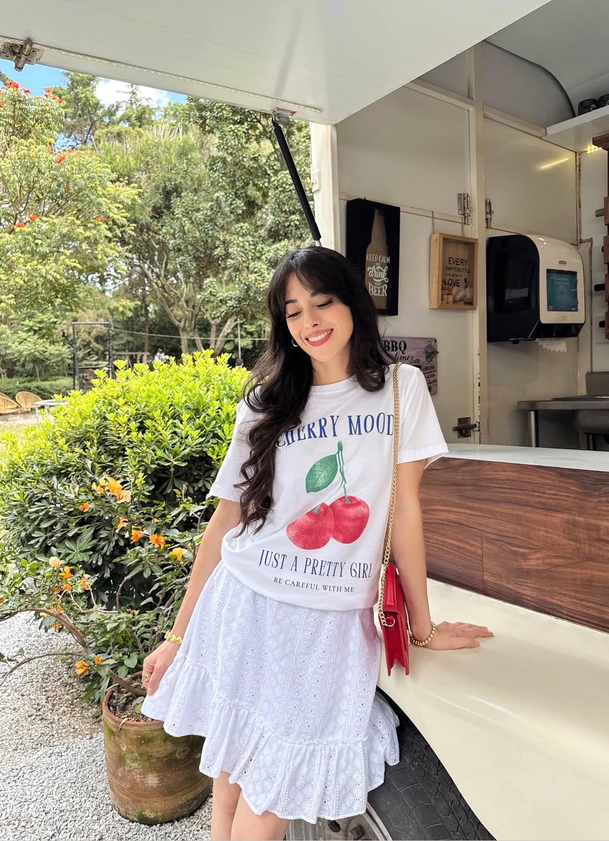 Blusa de dama, tipo T-shirt, llamada, sólo una chica bonita.