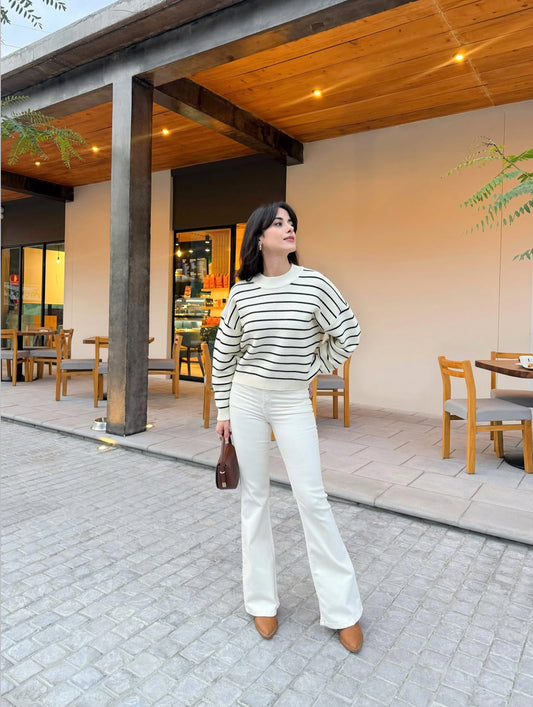 Suéter para dama, diseño Pull over, color crema.