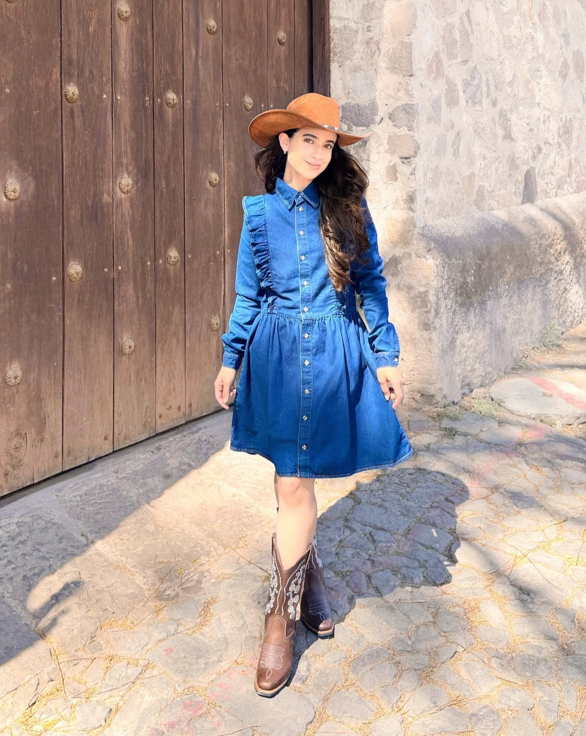 Vestido especial de mezclilla, azul. Diseño al estilo country.