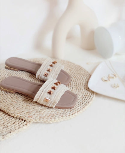 “Elegantes”. Calzado tipo sandalias, diseño especial y artesanal.