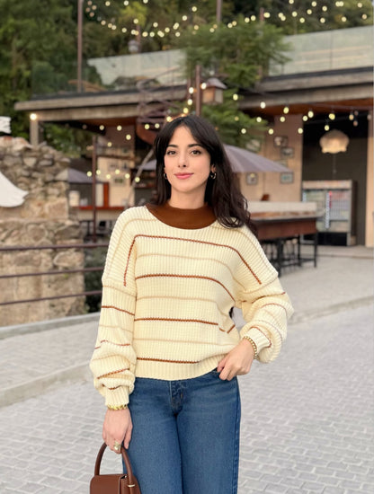 Suéter para dama, diseño especial estilo pull over, color crema con detalles cafés.