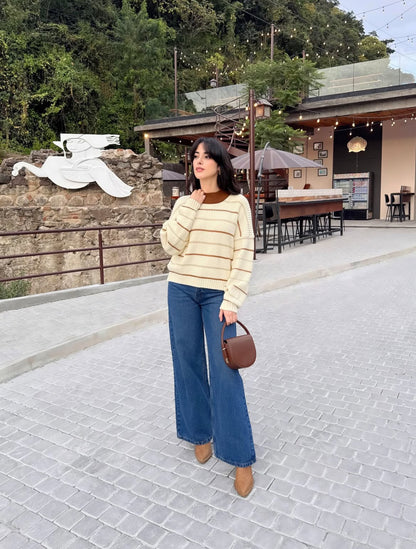 Suéter para dama, diseño especial estilo pull over, color crema con detalles cafés.