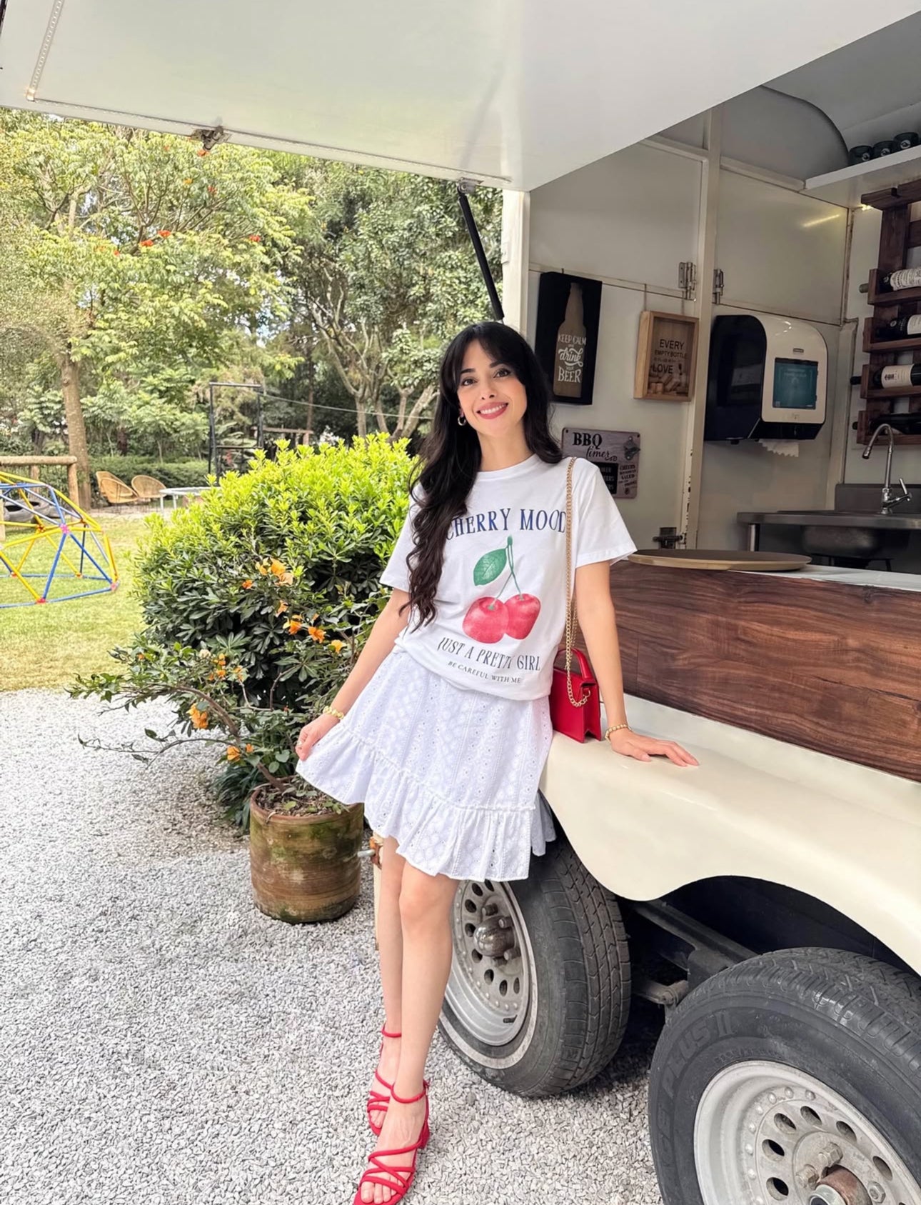 Blusa de dama, tipo T-shirt, llamada, sólo una chica bonita.