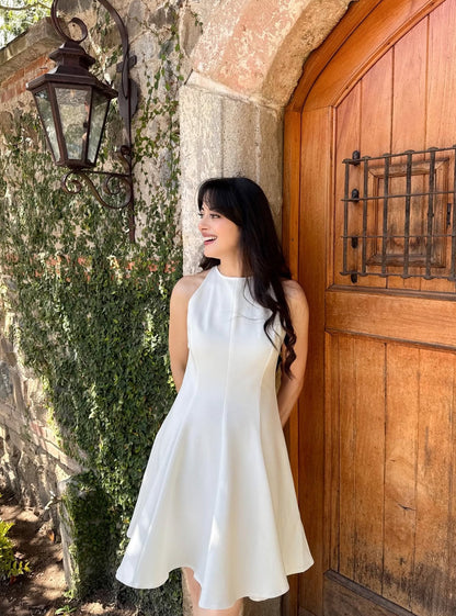 Vestido corto, de algodón, diseño de campana, sin mangas.