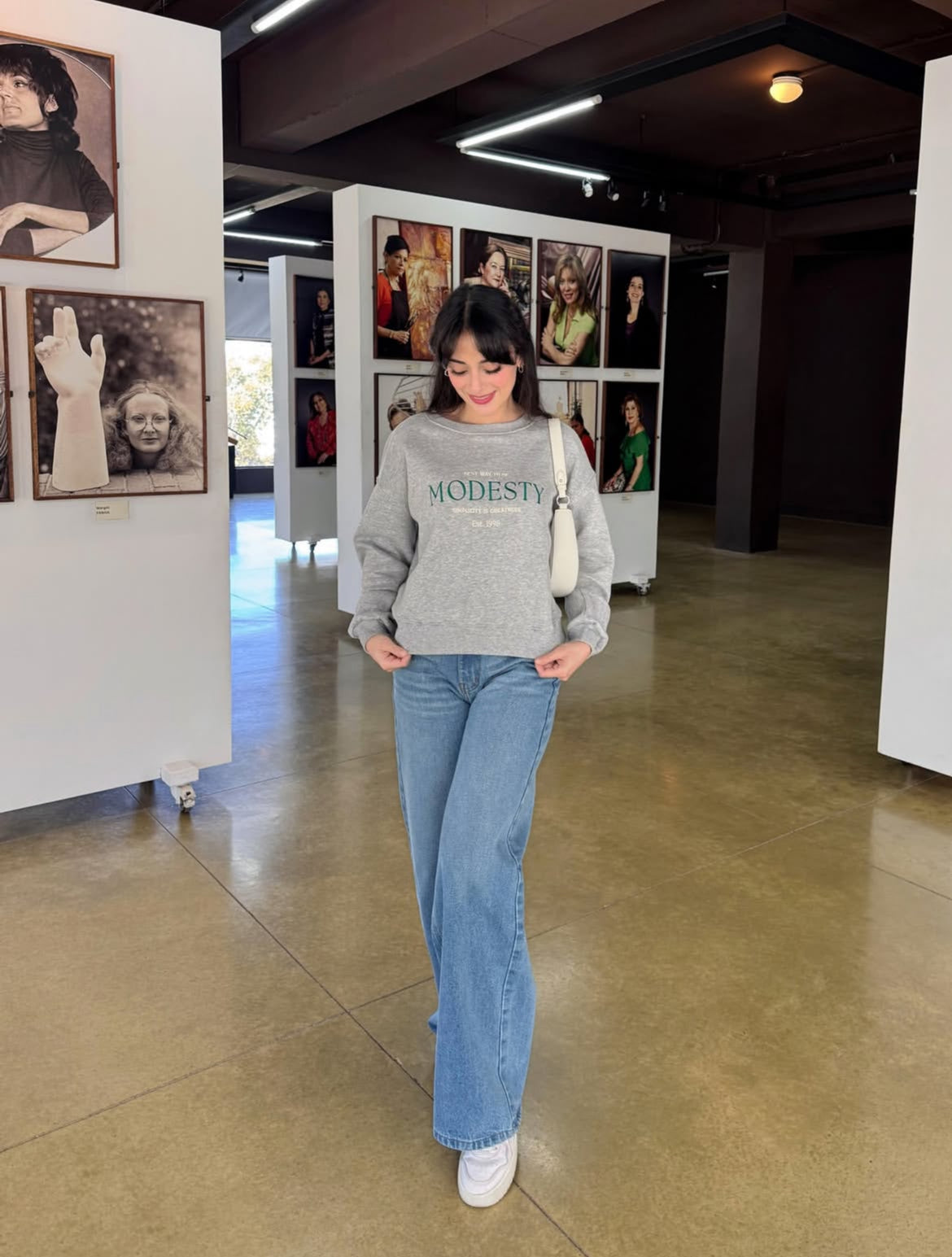 "Modesty", suéter para dama, de edición especial, estilo hoodie.