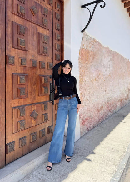 Pantalón estilo Wide Leg, edición especial, lona estrech, color celeste obscuro con degradado y bigotes.