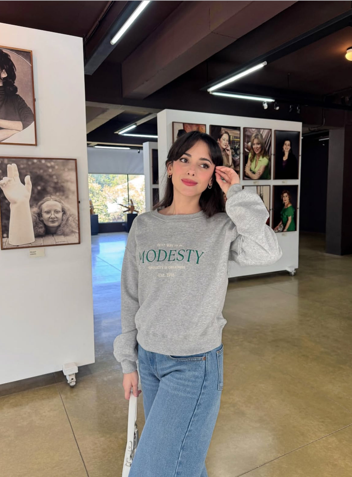 "Modesty", suéter para dama, de edición especial, estilo hoodie.