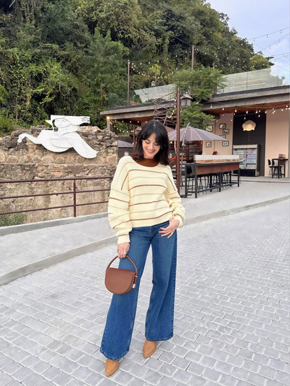 Suéter para dama, diseño especial estilo pull over, color crema con detalles cafés.
