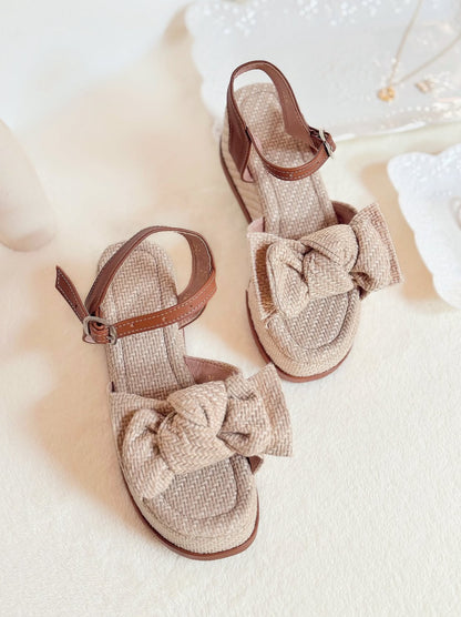 Sandalias con plataforma, de 6cm de altura, color beige con diseño de moña.