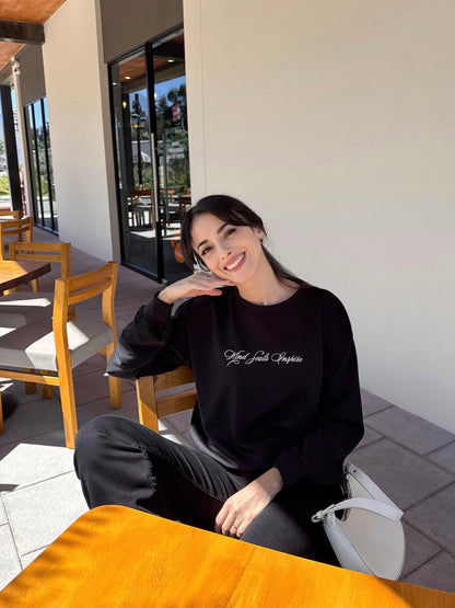 "Las almas amables inspiran", suéter para dama, estilo hoodie, de tela especial color negro.