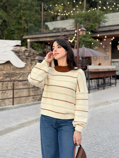Suéter para dama, diseño especial estilo pull over, color crema con detalles cafés.