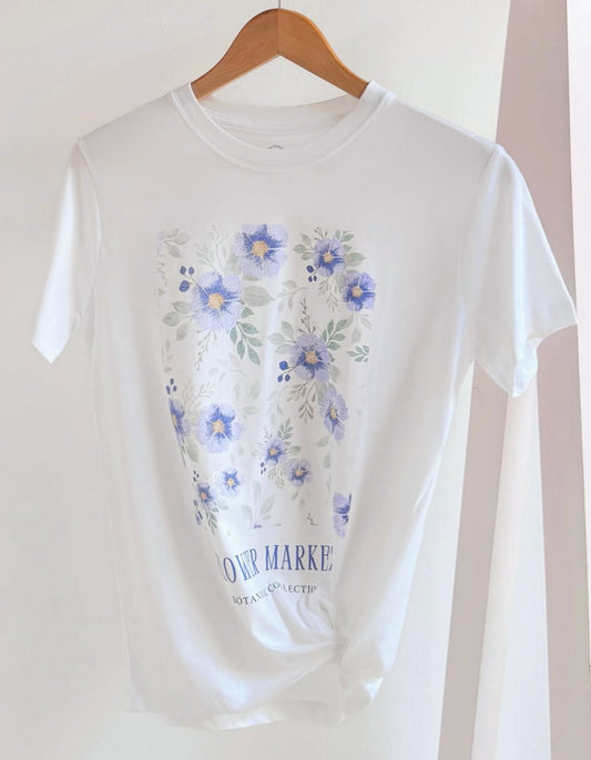 Blusa de dama tipo T-shirt, color blanco, llamada Flower Market.