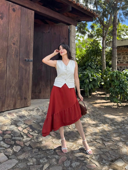 Falda larga, asimétrica, de algodón, color rojo ladrillo.