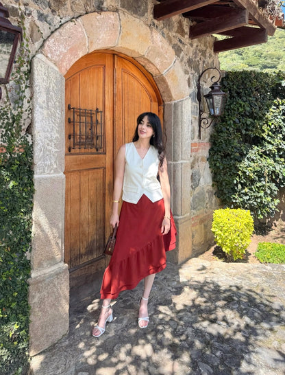 Falda larga, asimétrica, de algodón, color rojo ladrillo.