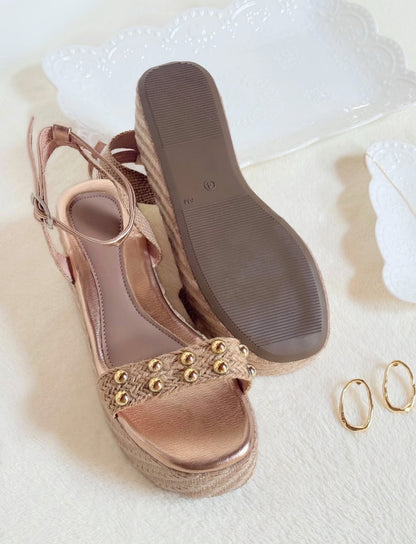 Sandalias con plataforma de 6cm de altura, color rosa dorado.