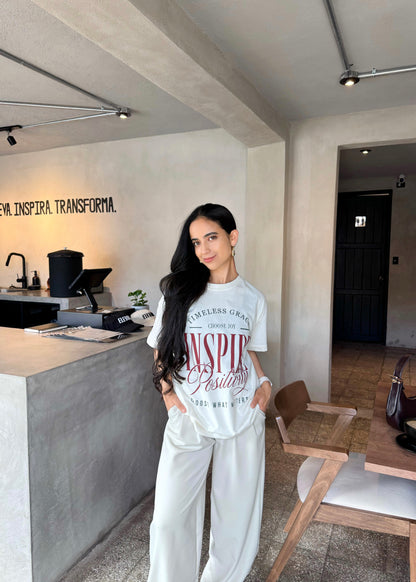 "Inspire Positivity", blusa tipo t-shirt, de edición especial, para dama, diseño oversize, tonalidad crema.