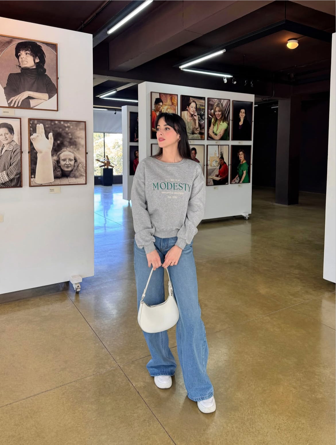"Modesty", suéter para dama, de edición especial, estilo hoodie.