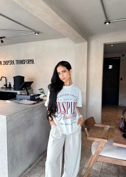 "Inspire Positivity", blusa tipo t-shirt, de edición especial, para dama, diseño oversize, tonalidad crema.