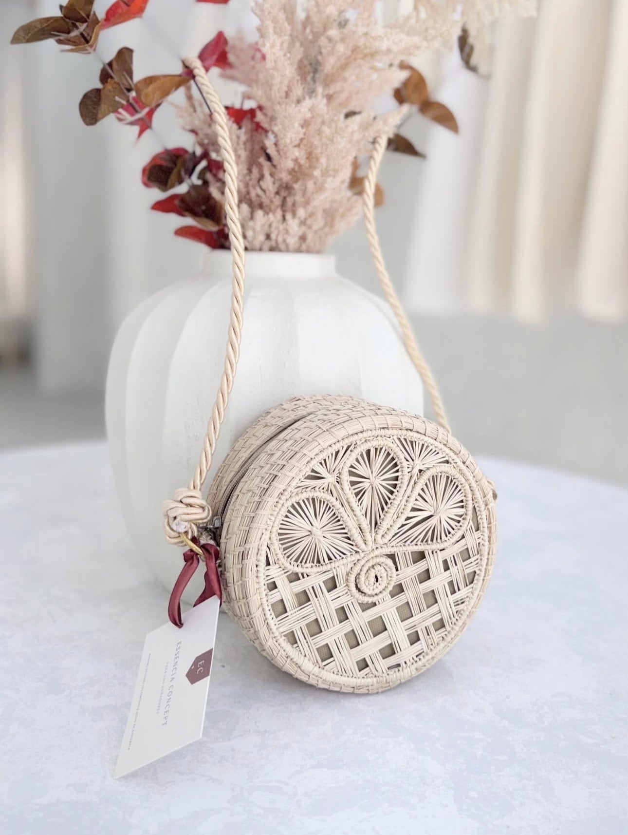 Bolso de mimbre, edición especial y artesanal, color beige.