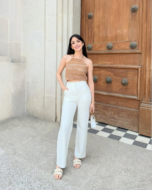 Pantalón especial, de tela, en tonalidad blanco.