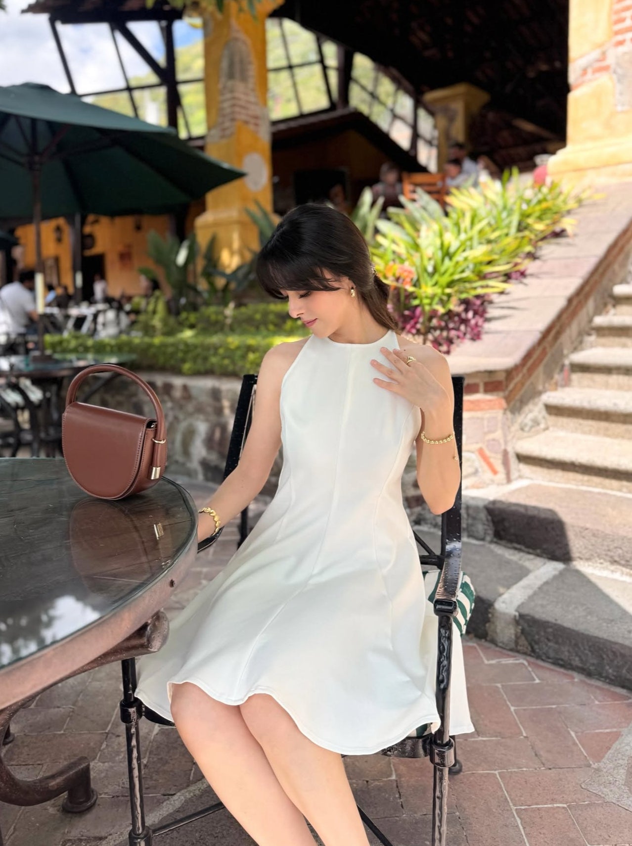 Vestido corto, de algodón, diseño de campana, sin mangas.