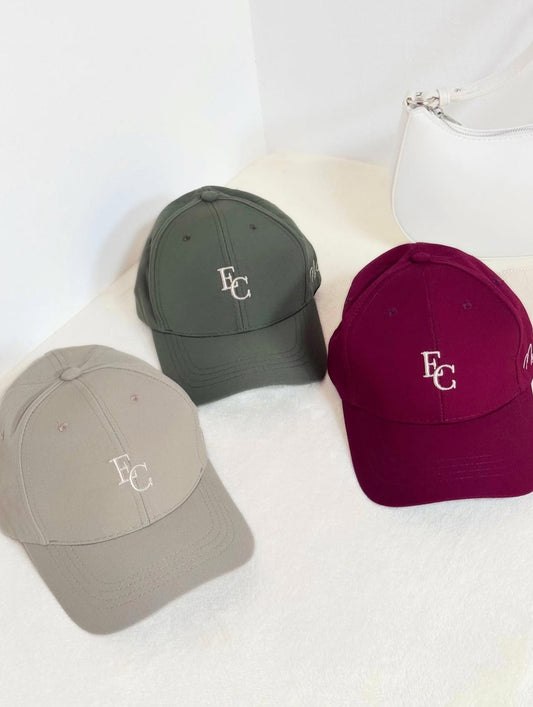 Gorra minimalista, con letras bordadas EC