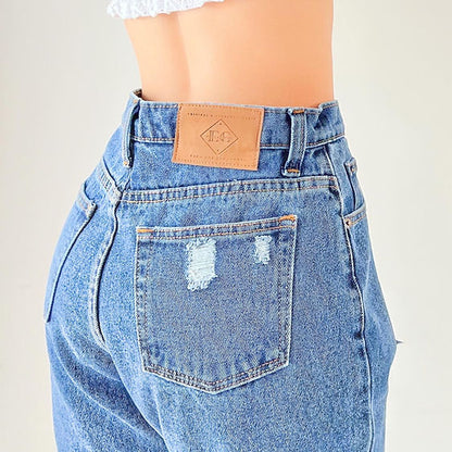 Pantalón tipo Mom jeans de mezclilla, azul rasgado