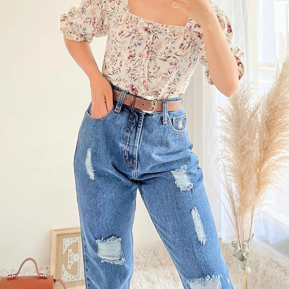 Pantalón tipo Mom jeans de mezclilla, azul rasgado