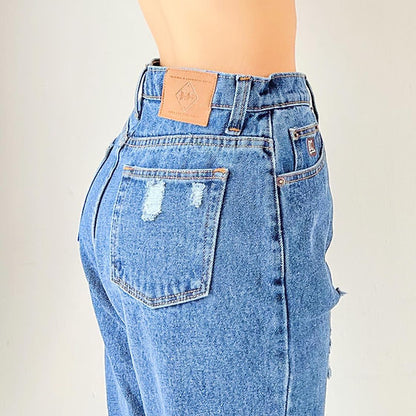 Pantalón tipo Mom jeans de mezclilla, azul rasgado