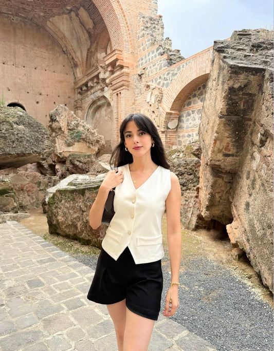 Short de tela, estilo pierna ancha, estretch, color negro.