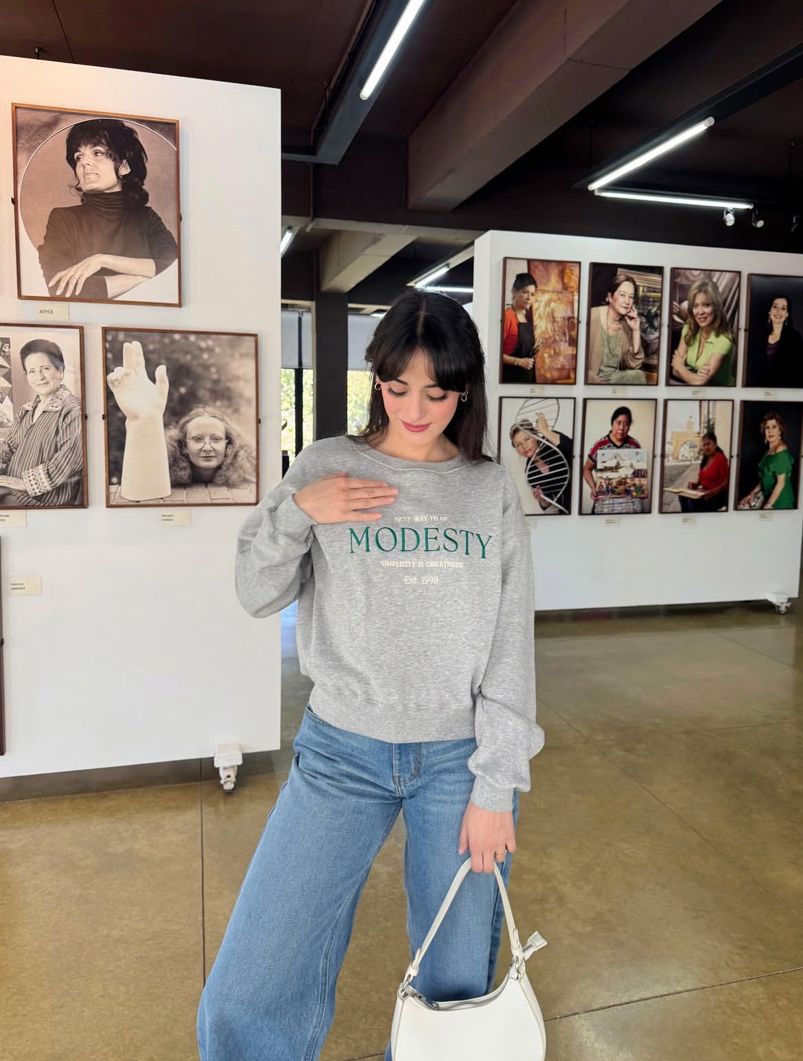 "Modesty", suéter para dama, de edición especial, estilo hoodie.