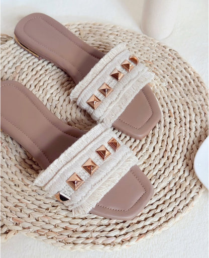 “Elegantes”. Calzado tipo sandalias, diseño especial y artesanal.