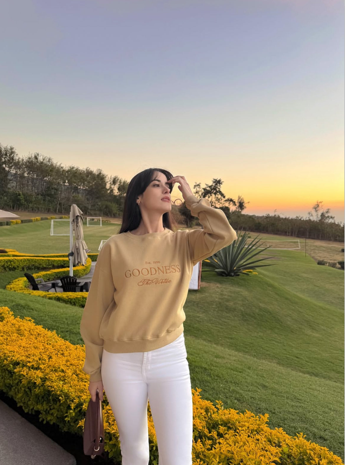 "Bondad es la virtud", suéter de edición especial, estilo hoodie, para dama, color beige claro.