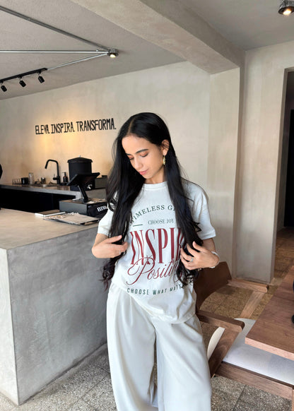 "Inspire Positivity", blusa tipo t-shirt, de edición especial, para dama, diseño oversize, tonalidad crema.