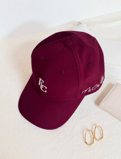 Gorra minimalista, con letras bordadas EC