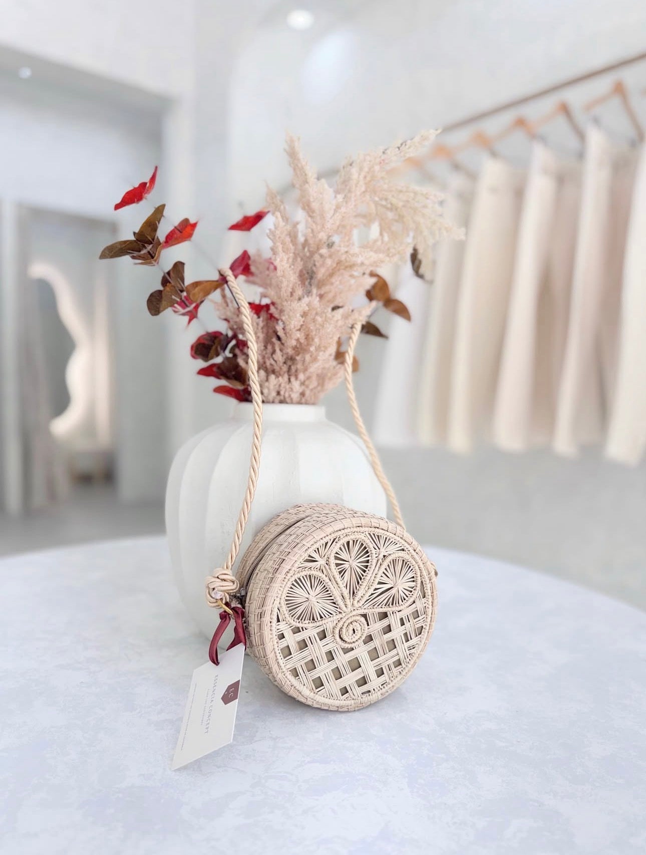 Bolso de mimbre, edición especial y artesanal, color beige.
