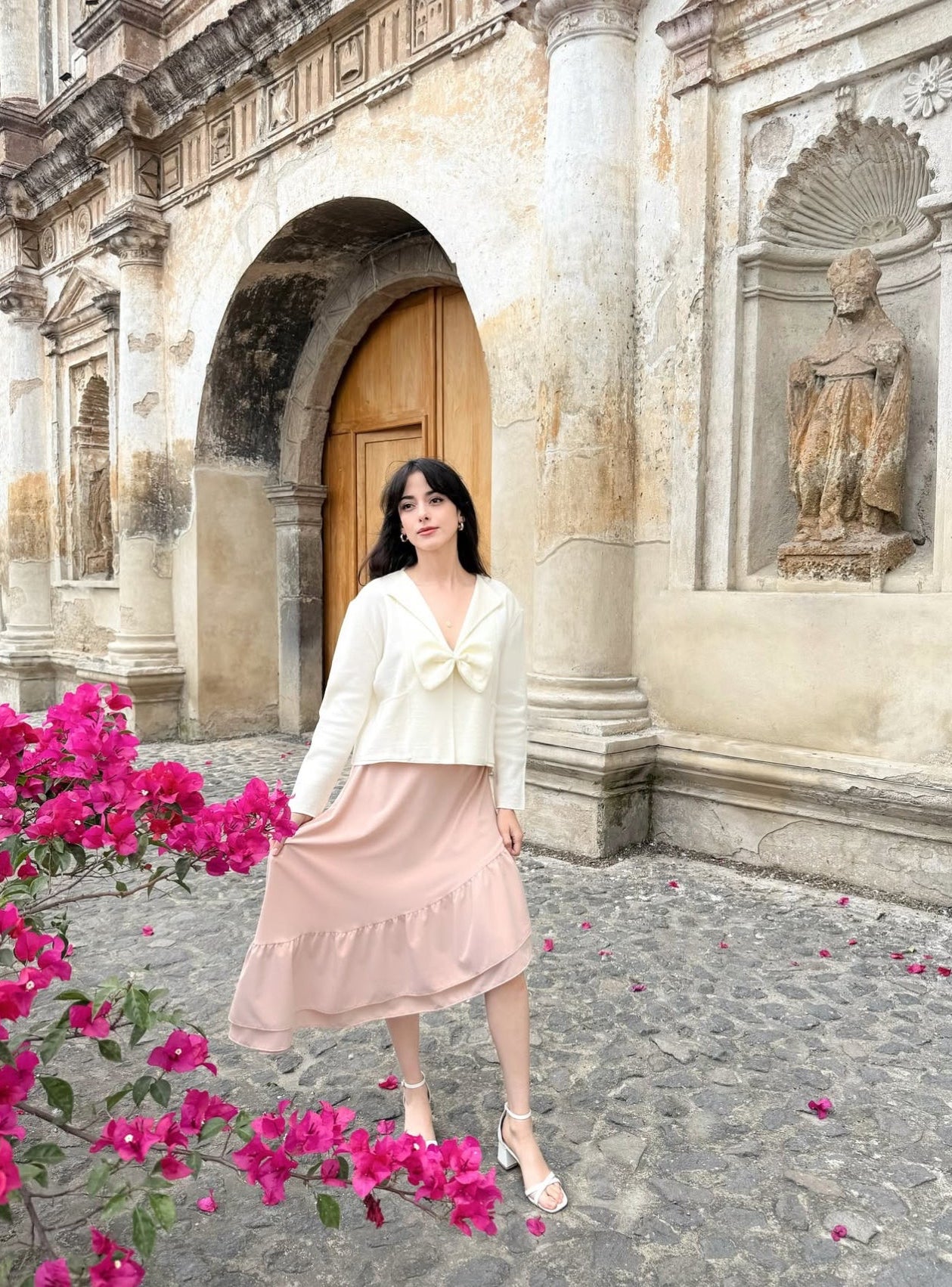 Falda larga, asimétrica, de algodón, color palo rosa.
