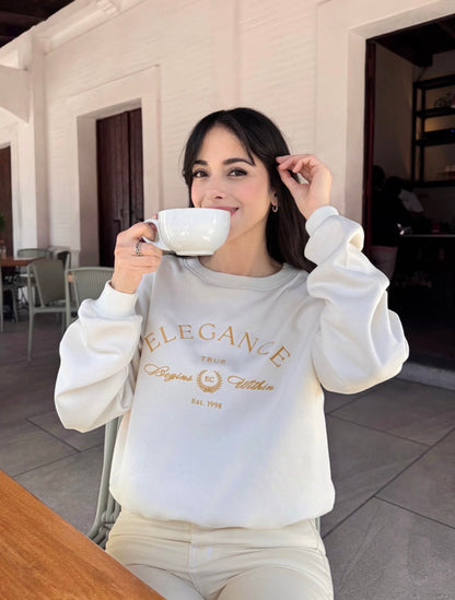 "La verdadera elegancia comienza en el interior", suéter para dama, estilo hoodie, tonalidad crema.