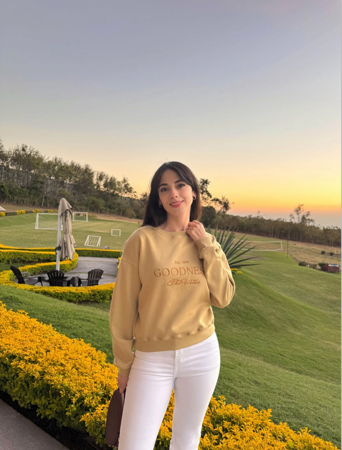 "Bondad es la virtud", suéter de edición especial, estilo hoodie, para dama, color beige claro.