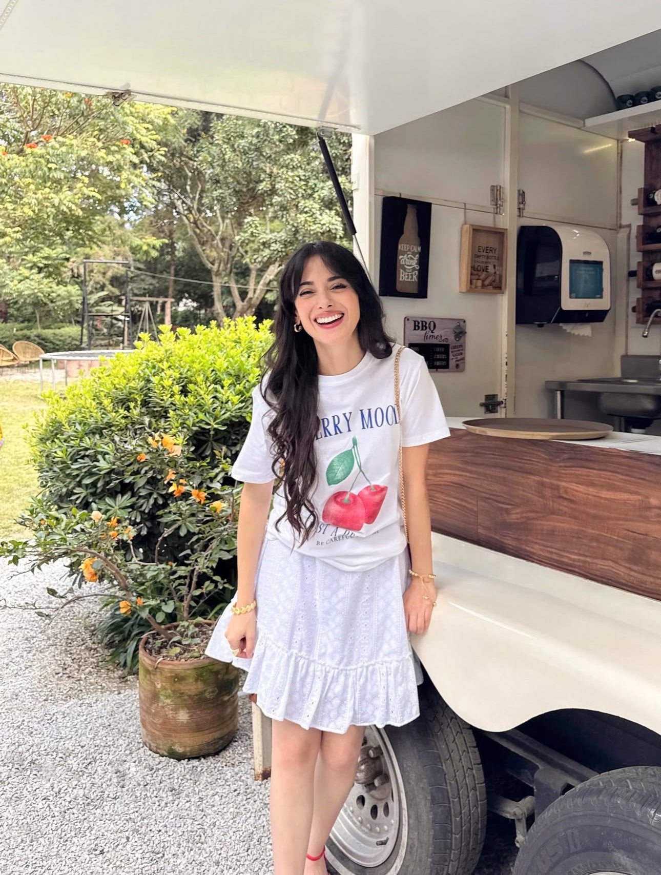 Blusa de dama, tipo T-shirt, llamada, sólo una chica bonita.