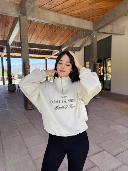 “Cualidad y Virtud”, suéter para dama estilo hoodie, tonalidad crema. Edición especial.