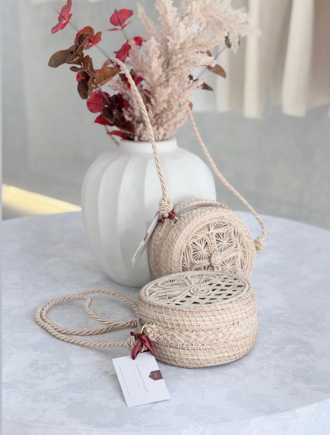 Bolso de mimbre, edición especial y artesanal, color beige.