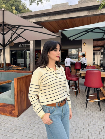 Suéter para dama, diseño especial, de lana, cuello formal y botones.