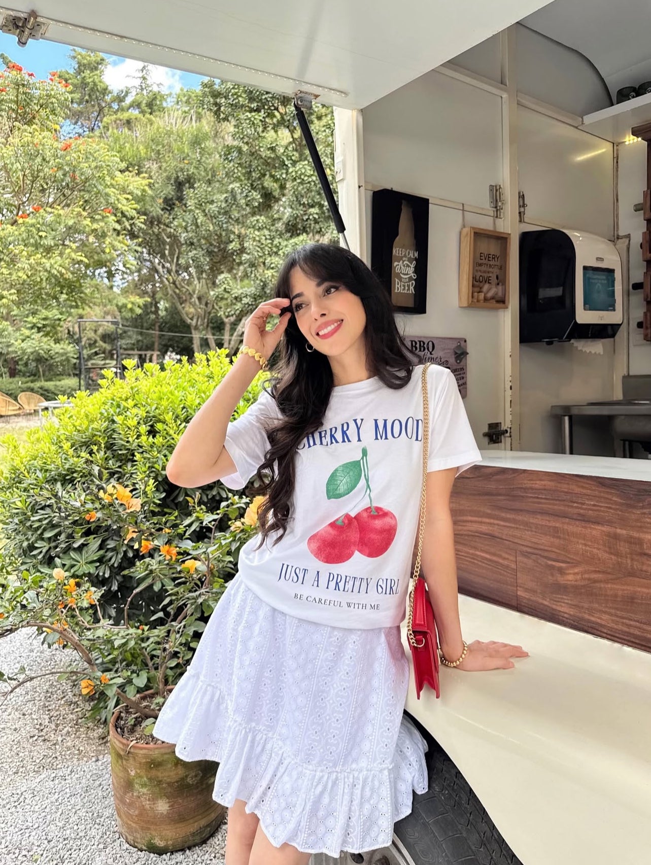 Blusa de dama, tipo T-shirt, llamada, sólo una chica bonita.