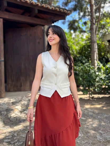 Falda larga, asimétrica, de algodón, color rojo ladrillo.