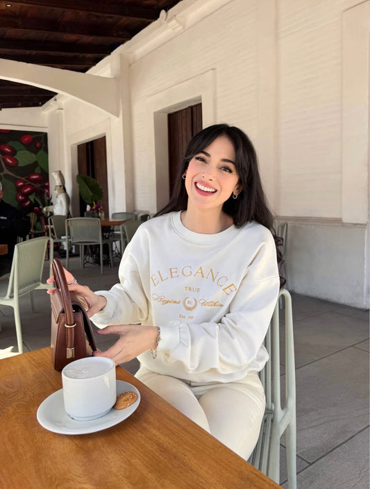 "La verdadera elegancia comienza en el interior", suéter para dama, tipo hoodie, tonalidad crema.